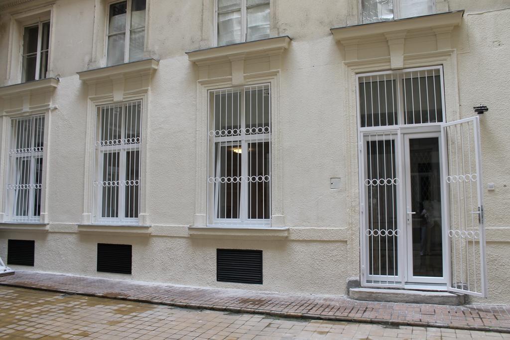 Titaru House In The City Center Of بودابست المظهر الخارجي الصورة